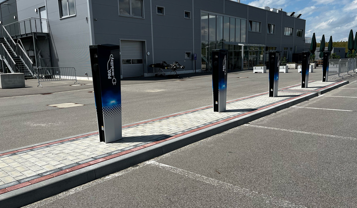 Kostenfreie Lademöglichkeiten an FEGA & Schmitt PRO.mobility Ladesäulen auf dem E‑Cannonball Event